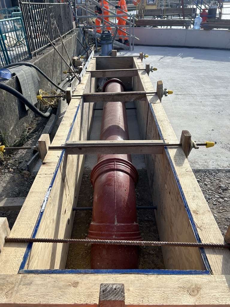 #SuperSewer update🚧
✅At Carnwath Road, the paving has been completed to the west section of reinstated Thames Path. 
✅At Acton Storm Tanks, the  post flume removal repairs were completed 
✅At King Edward Memorial Park, the air duct installation has been completed