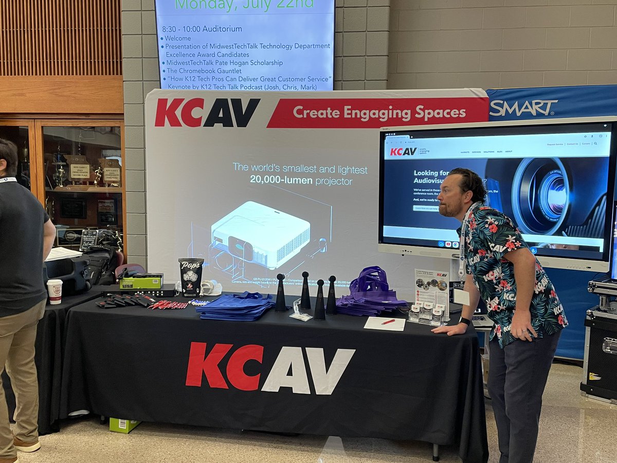 Amy_L_Hunt's tweet image. So excited for a great day of #tech fun! @CrowdStrike @SMART_Tech @EpsonAmerica @KCAVsolutions #MidwestTechTalk2024
