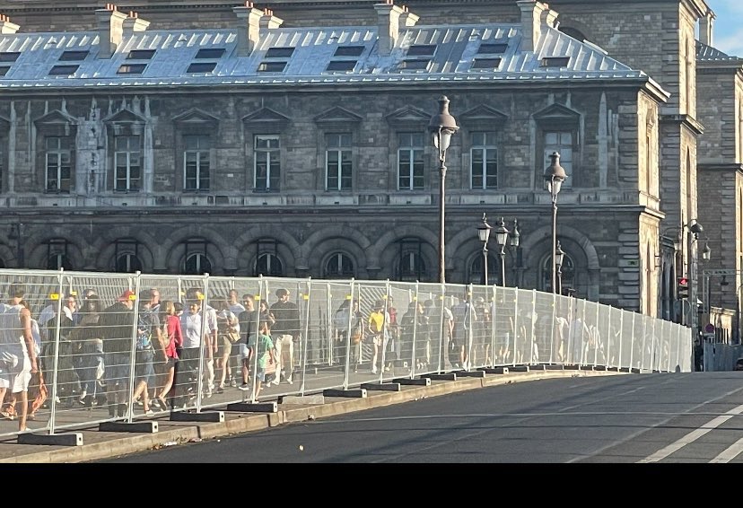 Charles_Monarc's tweet photo. Rappelez vs le Stade Furiani, la panique et les blessés lorsque La Tribune s’est effondré, les bousculades en pleine psychose ! Imaginez-vous Paris et toutes ses barrières, si il y a un attentat lors de la cérémonie comment va se dérouler l’évacuation des 104000 personnes ?😖🤦🏽‍♂️🤬 https://t.co/F565kOhZO9