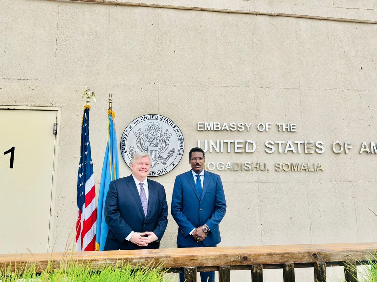 The President of the Galmudug State of Somalia <a href="/MrQoorqoor/">Ahmed Abdi Karie</a> meets today with <a href="/US2SOMALIA/">U.S. Embassy Mogadishu, Somalia</a> Ambassador Richard H. Riley, discussed the overall security situation and the fight against AS.