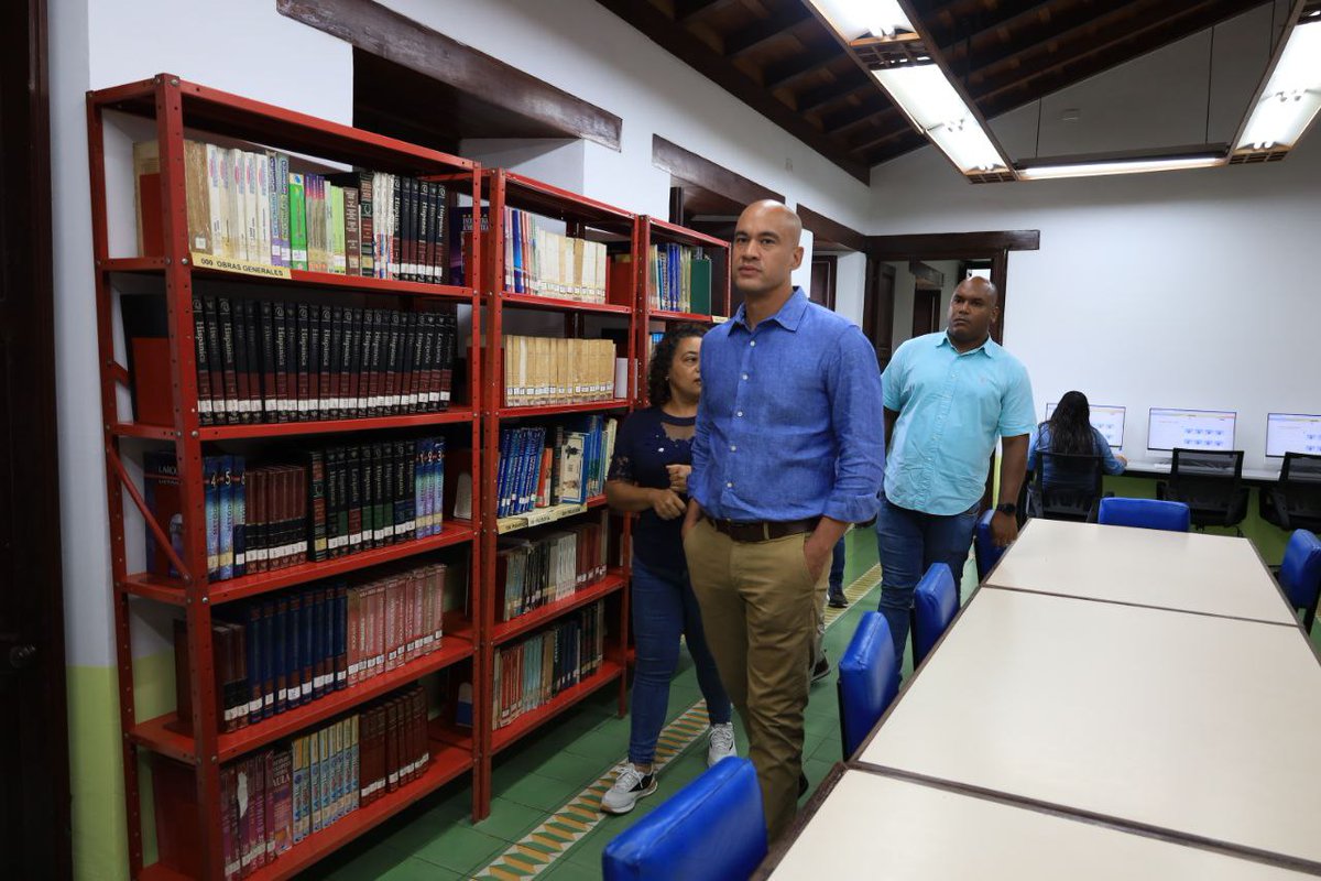 Héctor Rodríguez C. (@hectorodriguez) on Twitter photo Estamos rehabilitando las 57 bibliotecas públicas de Miranda. Reparación de fachadas, adquisición de nuevos libros e instalación de salas digitales. Hoy entregamos las primeras 15 listas! Estamos rehabilitando las 57 bibliotecas públicas de Miranda. Reparación de fachadas, adquisición de nuevos libros e instalación de salas digitales. Hoy entregamos las primeras 15 listas!
