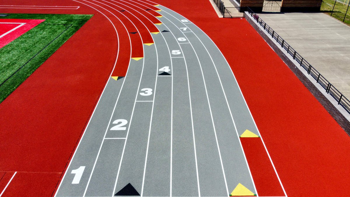 BeynonSports's tweet image. There&apos;s no doubt that the new track at Perry High School in Ohio, home of the @Perry_Pirates, is designed to leave a lasting impression.🏃🏟️We&apos;re proud of the finished product &amp;amp; hope the school&apos;s student-athletes enjoy training on their @BeynonSports track system!…