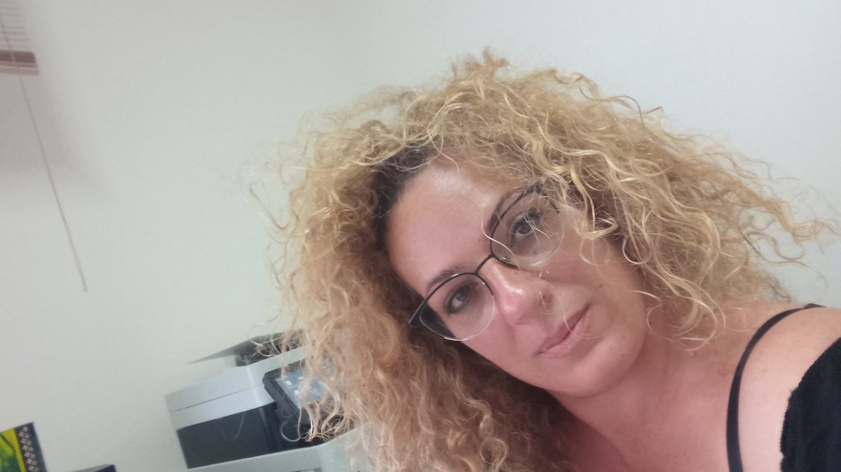 Con questo bel fresco posso finalmente lasciare liberi i capelli...