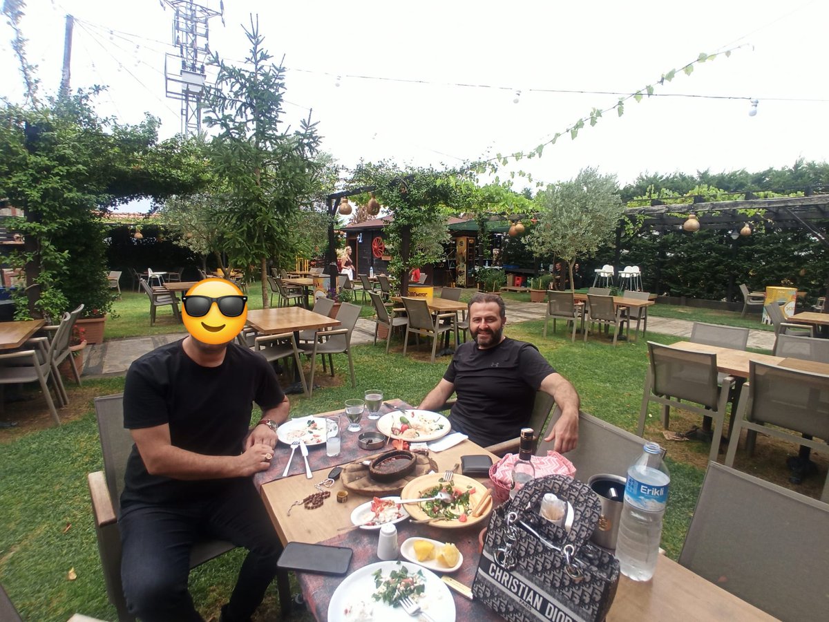 Eski değil,
Her zaman dost olan ile
Teşekkürler Sezer Sezikli 🫶

#BirUmutturYaşamak 😎