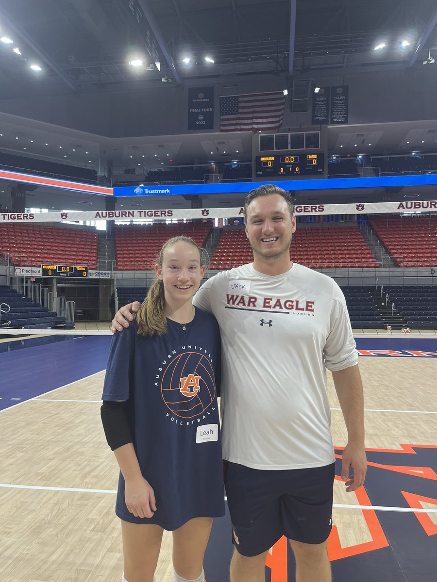 Thank you <a href="/AuburnVB/">Auburn Volleyball</a> for such a great day at camp! I had so much fun training with y’all! 💙🧡🏐