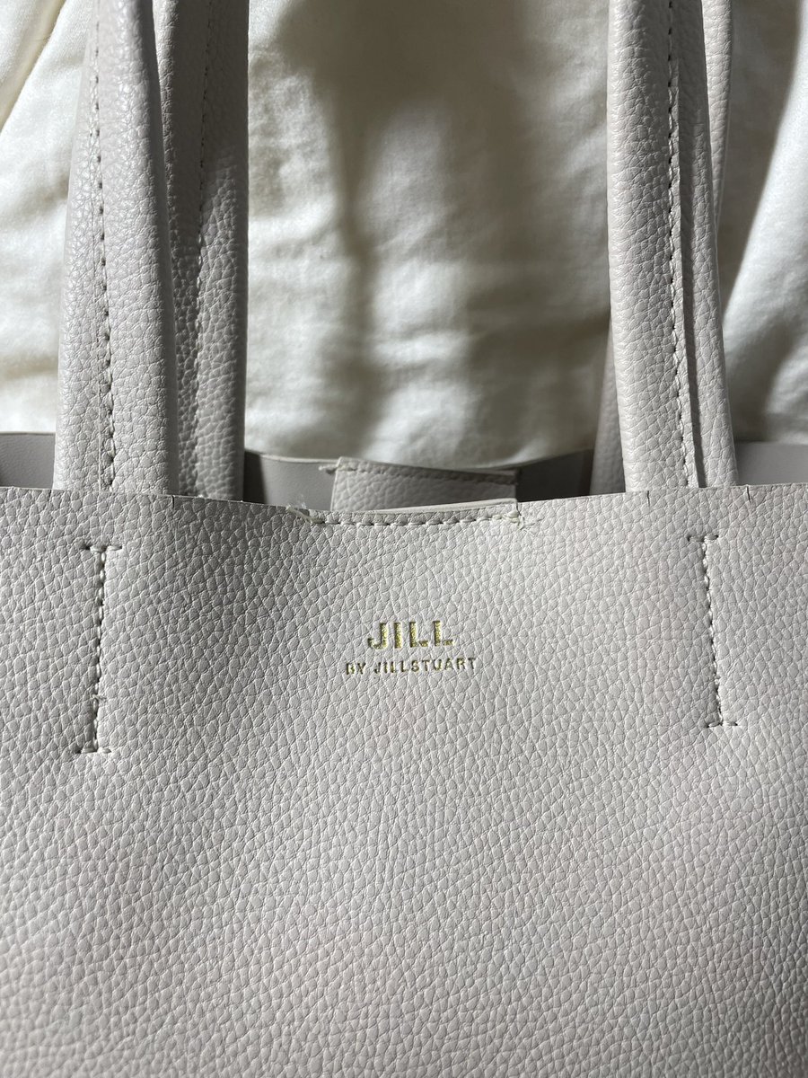 useddbyp's tweet photo. Jill by jillstuart แบรนนี้ราคามือ 1 แรงมากกก หนังหนาดีมากๆๆ หนังทนใช้ได้นานเลย เป็นทรงmini tote ใส่ของได้เยอะ

🍀สภาพ 90% ตำหนิ มีรอยเปื้อนจางๆ
📍ราคา 300 รวมส่ง

#กระเป๋ามือสอง #กระเป๋าเกาหลี #พรีเกาหลี #พรีออเดอร์เกาหลี #ส่งต่อกระเป๋า #ส่งต่อเสื้อผ้ามือ2 #ส่งต่อเสื้อผ้า https://t.co/7UV7ZZJJGm