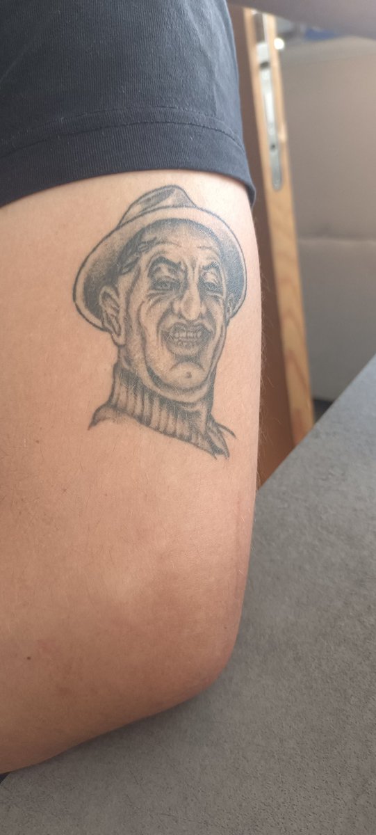 Lomeoiseau92's tweet photo. @Booder_officiel je suis en suisse et je rencontre un mec qui a fait ce tatouage https://t.co/wEneSXNG3s