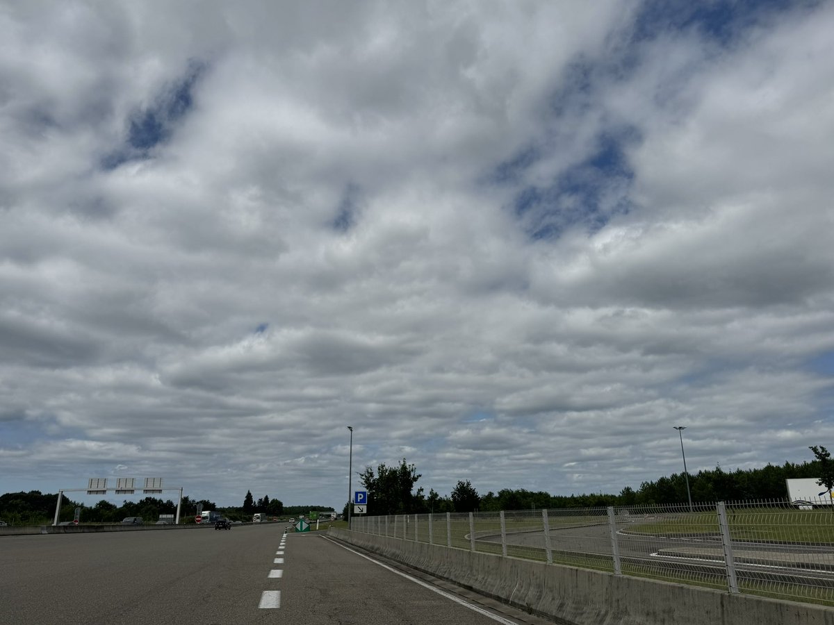 ElTiempoNavarra's tweet photo. Desde #Castest #Aquitania #Landas #Francia los estratocúmulos se resisten, aunque están ya en plena disipación
Lo vemos en foto real y desde la imagen del #Meteosat de las 16:15 h
@MeteoBretagne @Meteovilles https://t.co/qsETxcB5JT