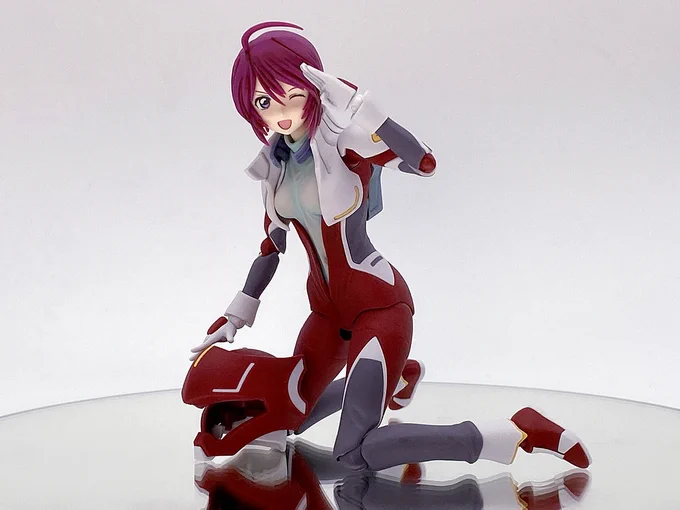 ルナマリアのプラモデルを組みました。パチ組スミ入れの簡単仕上げですがシャツを濡れ透けにする所だけは拘る所存。 
