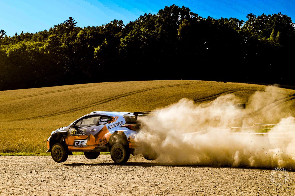 📸 لقطات حماسية للبطل راكان الراشد خلال مشاركته في #رالي_لاتفيا الجولة الثامنة من بطولة العالم للراليات (WRC) 🤩