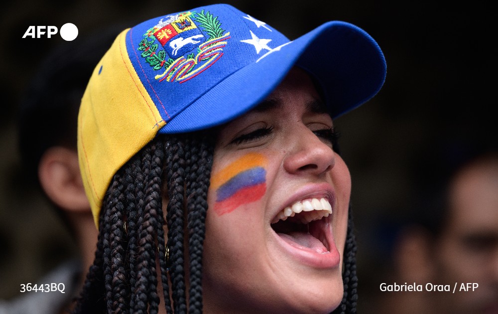 Venezuela celebra el #28J elecciones presidenciales, las más difíciles para el chavismo en sus 25 años en el poder, con una oposición que por primera vez aparece favorita con una promesa de "cambio" tras el colapso económico y social del país - #AFP : u.afp.com/5XCi