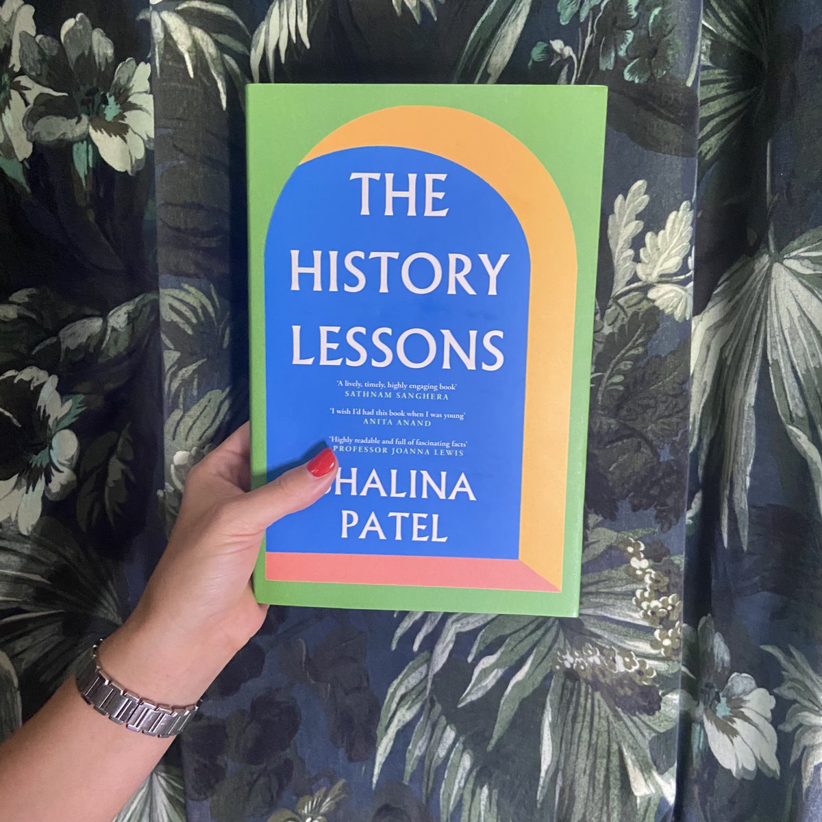 It's South Asian Heritage Month! Celebrate by picking up your copy of The History Lessons by award-winning teacher <a href="/Ms_PatelHistory/">Shalina Patel</a>.

Find out how Shalina has worked to decolonise the history curriculum with this window into lesser-known stories.

bit.ly/TheHistoryLess…