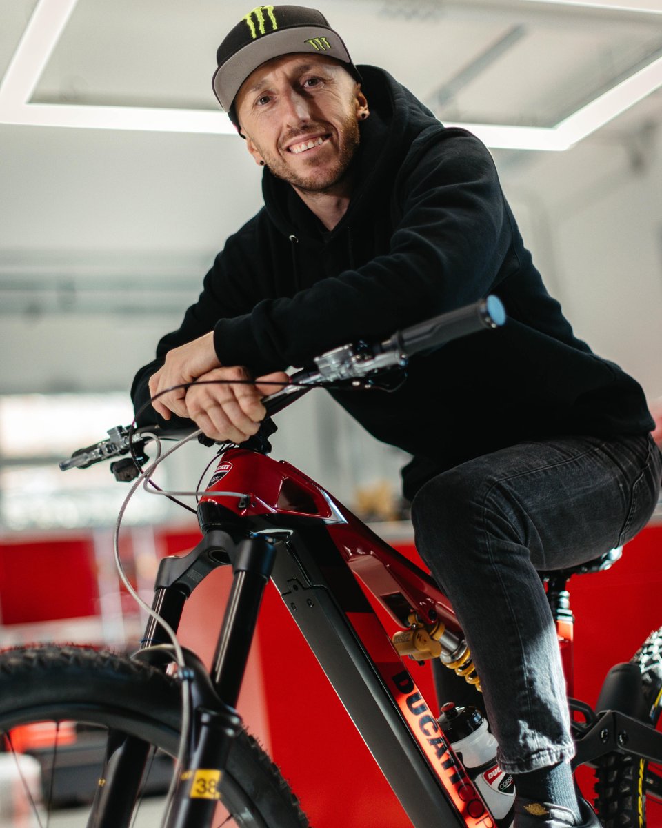 🚲 Tony Cairoli selects Ducati Powerstage RR for Elite Training 🏆

See the Powerstage RR and Tony's Desmo450 MX up close at World Ducati Week 2024 ducat.it/WDW2024

See more - ducat.it/Cairoli-choose…

#ForzaDucati