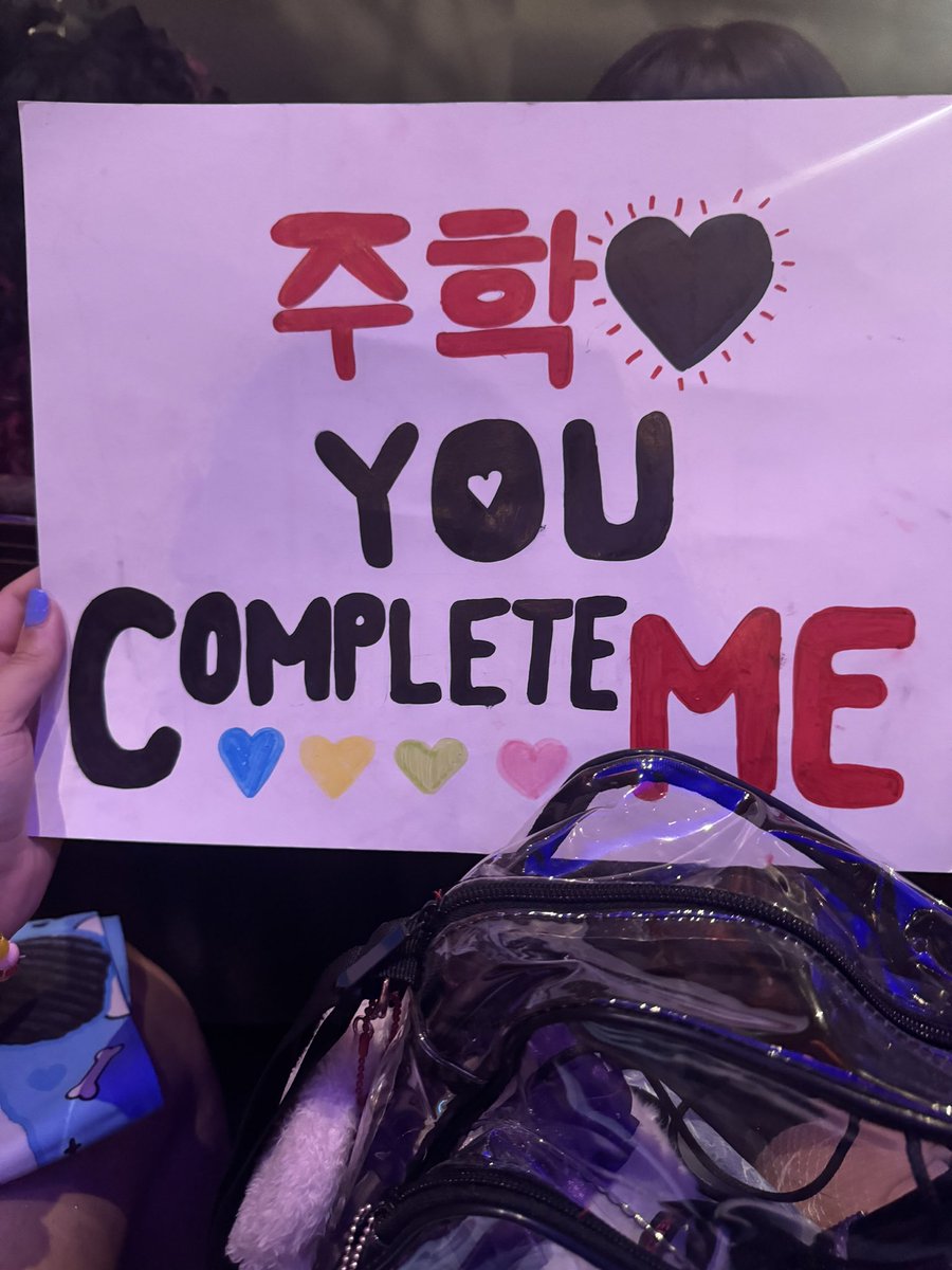 haknyeonbff's tweet photo. haknyeon seeing my sign 😭♥️ https://t.co/Qr63bwL0TG
