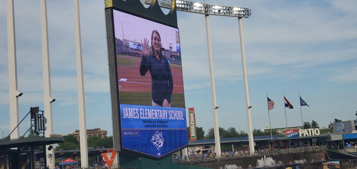 themarjorie's tweet photo. I was honored to represent @KCPS_James Elementary and @kcpublicschools on field at Teachers Night this past Friday at the K! Thank you to the @Royals and the Royals Literacy League for your support of education in Kansas City! Bonus pic of my kids and I enjoying the game...  🙂 https://t.co/IA1dqJsCIs