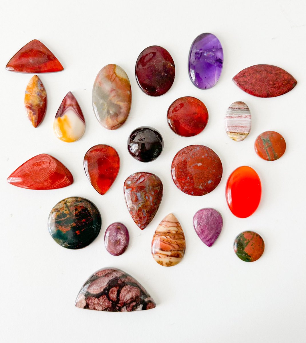 mildhippie's tweet photo. the crystals          🍷🦹🏼‍♀️☄️          the pendants

“red wine supernova” collection coming Friday July 26th at 8pm eastern time <3 https://t.co/ZTN2AJ2qwi