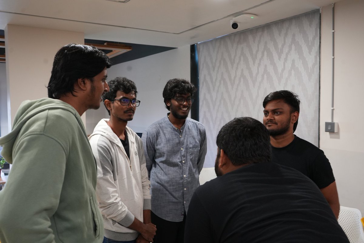 Hyderabad ✅

Students were genuinely eager to build &amp; were already exploring the web3 space 🚀

They listened attentively &amp; asked insightful questions about DePIN diving deep into the ecosystem 🥳

Here's one of the threads an attendee wrote
x.com/fahad_develope…

<a href="/peaqnetwork/">peaq</a>