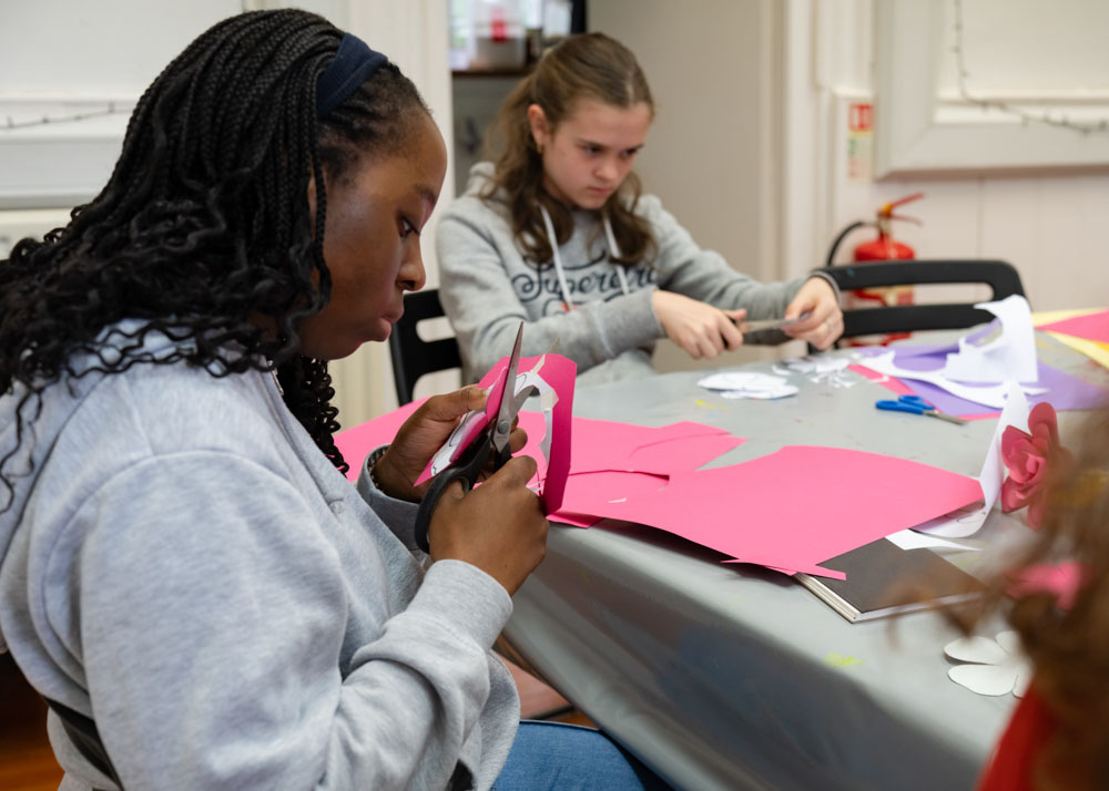 Our Saturday Art Club had a BRILLIANT paper flower masterclass with Amy Williams a few weeks ago. Some amazing flowers were made!

Want to see more about what our group got up to at Art Club? Their online exhibition page is now live! Check it out here:

show.saturday-club.org/2024/club/the-…