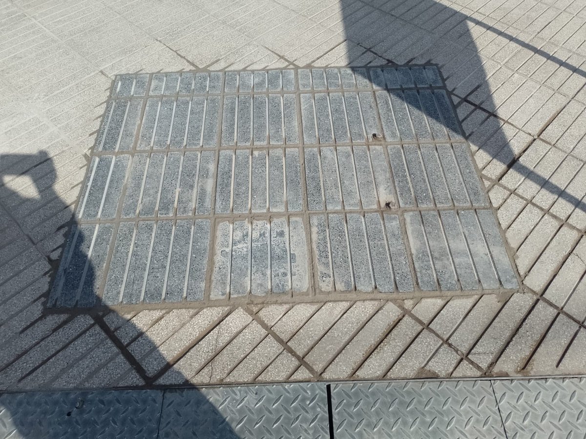 #obraspublicas
Personal de la Secretaria de Infraestructura y Obras Públicas del Gobierno Municipal realizó trabajos para reparar el hundimiento de un sector de la vereda en el Centro Cultural y Comercial "Vieja Terminal".