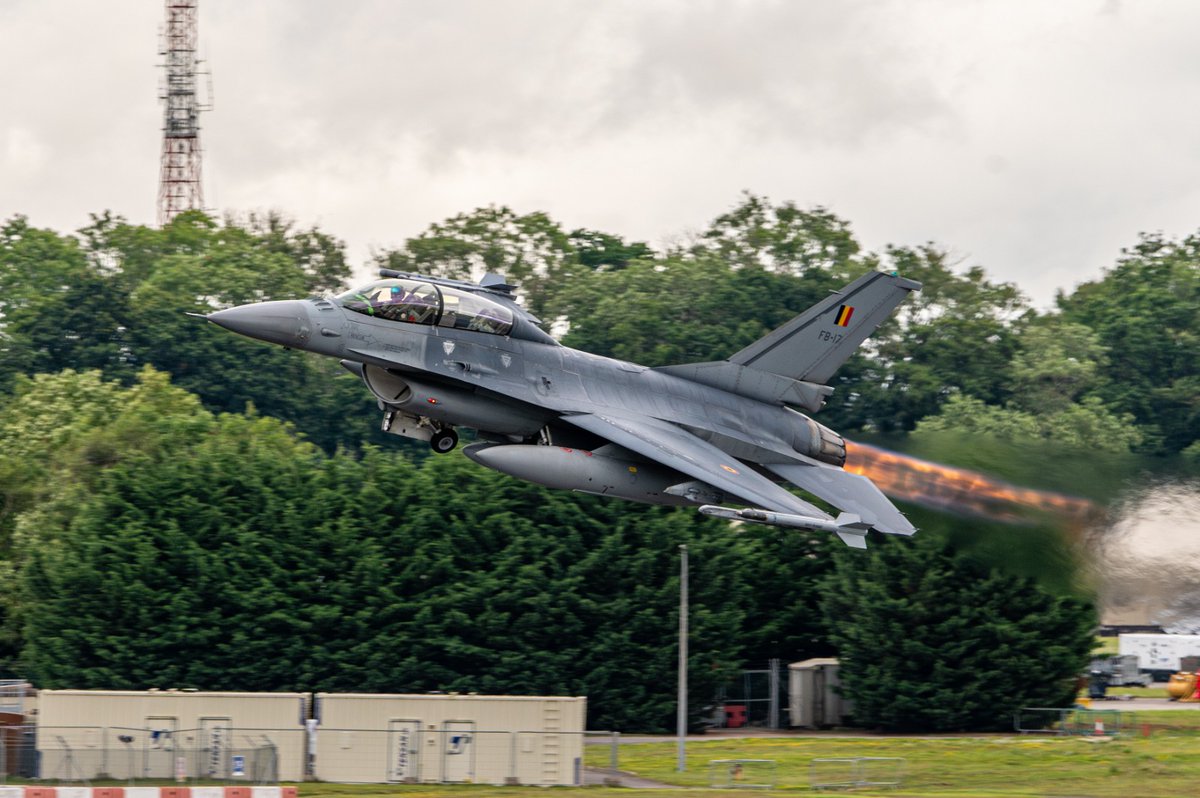 airtattoo's tweet photo. It's been a busy day at RAF Fairford with departing aircraft and one last chance for some of us to enjoy seeing a few of the incredible aircraft from the weekend in flight! 🙌 https://t.co/GARKXF50oC
