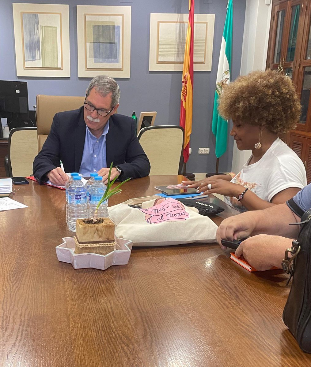 ➡️ Este lunes me he reunido en Delegación Territorial con responsables de la Asociación Mujer y Poder con el objetivo de conocer su trabajo y establecer futuras pautas de colaboración. Gracias por vuestra visita.