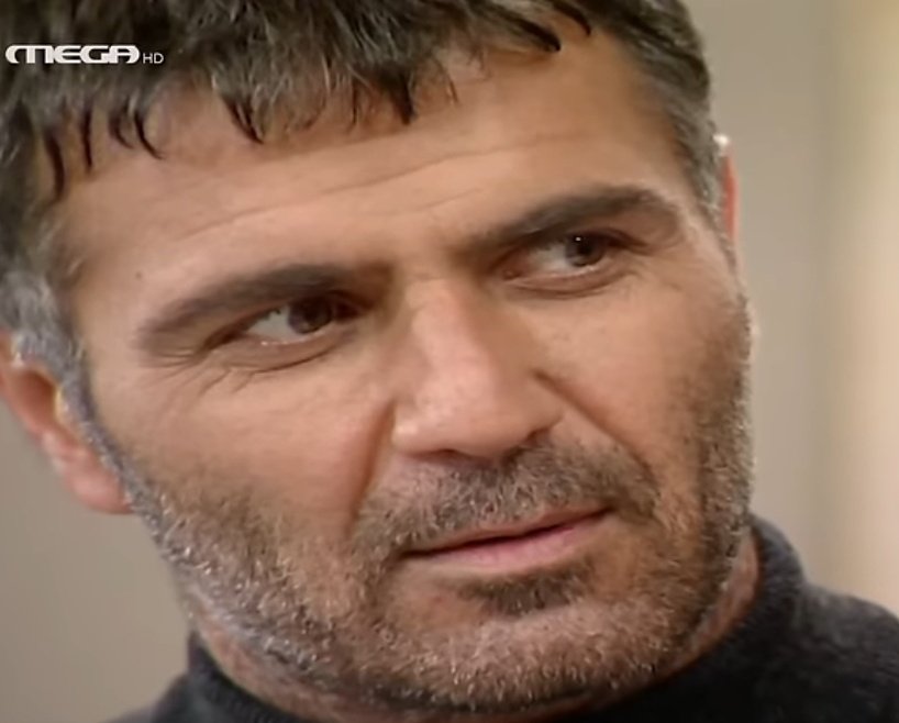 EllenikesSeires's tweet photo. "Όταν σας δει κάποιος σας ερωτεύεται.Οταν σας ερωτευτεί που μπορεί να σας βρει;"
Πόσο εκφραστικοί που ήταν Σεριανόπουλος-Παππούλια;Τι βλέμματα σε αυτήν την σκηνή;
Αυτοί ήταν τηλεοπτικοί έρωτες ❤#Dyoxenoi https://t.co/4hGRMHg7rh