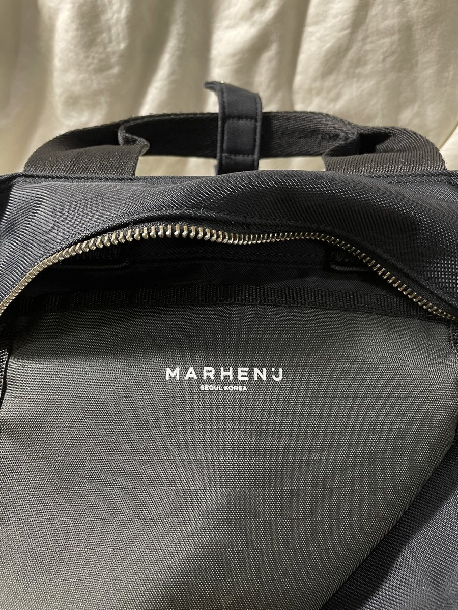 useddbyp's tweet photo. Marhen j แบรนนี้ราคาแรงอยู่แล้ว ใบนี้เป็นรุ่นฮิตเลยย เป็นผ้าคุณภาพดีมากๆ  ด้านในมีช่องใส่ขวดน้ำด้วย 

🍀สภาพ 90% ตำหนิ มีร่องรอยตามเป๋าน้อยๆ ชื่อแบรนด้านหลังจาง
📍ราคา 300 รวมส่ง

#กระเป๋ามือสอง #กระเป๋าเกาหลี #พรีเกาหลี  #ส่งต่อกระเป๋า #ส่งต่อเสื้อผ้ามือ2 #ส่งต่อเสื้อผ้า https://t.co/WLZfQUoR5J