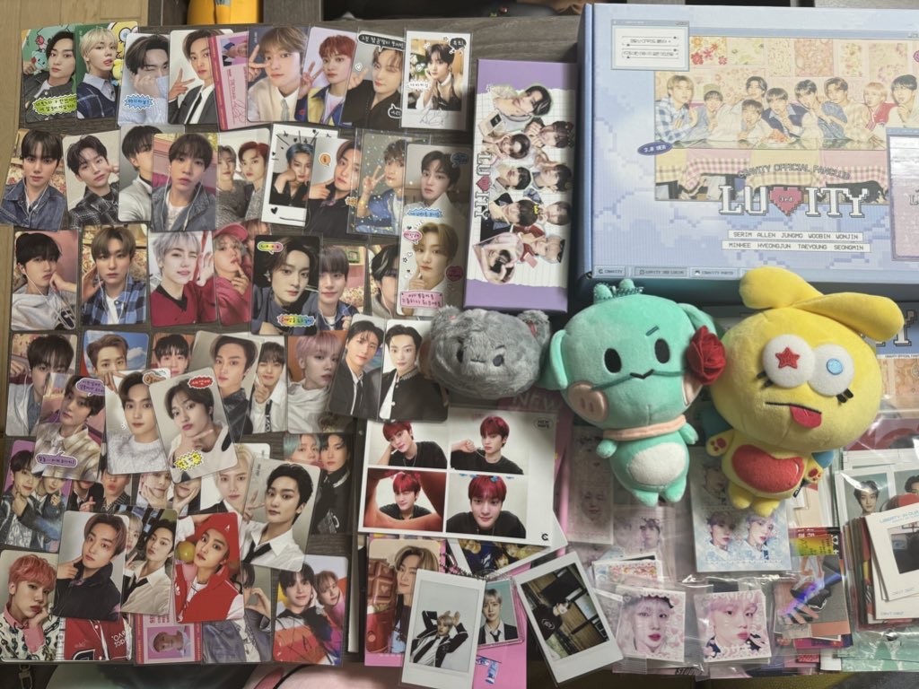 크래비티 굿즈 일괄 대량 양도합니다 !!

*일괄 30.0
Sell ⭕️
상태 최상 
배송비는 제가 부담합니다:)

크래비티 CRAVITY 세림 앨런 정모 우빈 원진 민희 형준 태영 성민 폴라로이드 대량 폴라로이드  양도 sell 크크루 러비티 포토부스
open.kakao.com/o/sA17xL2f