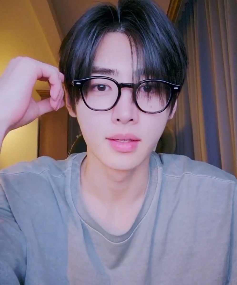 EN7ernally's tweet photo. HE’S SO PRETTYHSJSKSKSLSL https://t.co/9v9ksg7XSM