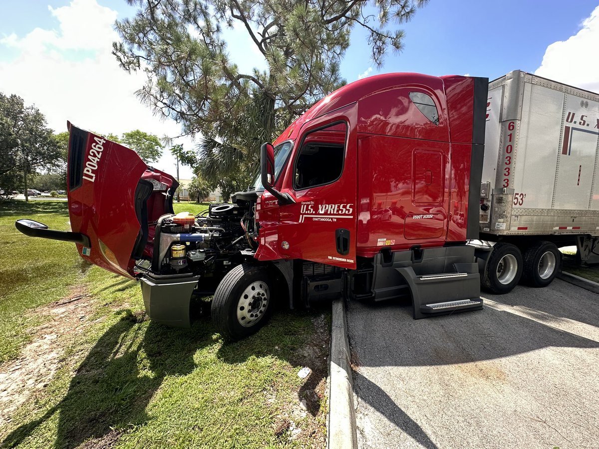 AHRS247's tweet photo. Tank drain valve repair #AHRS #RoadSafety #commercialtruck #diesel #heavydutymechanic #mechanic #heavyduty #heavydutytrucks #truck #mechanics #diagnostic #diesel #Cummins #dieselmechanic #usatrucks #truckrepair #naplesflorida #colliercounty https://t.co/CvVvu1EgVb