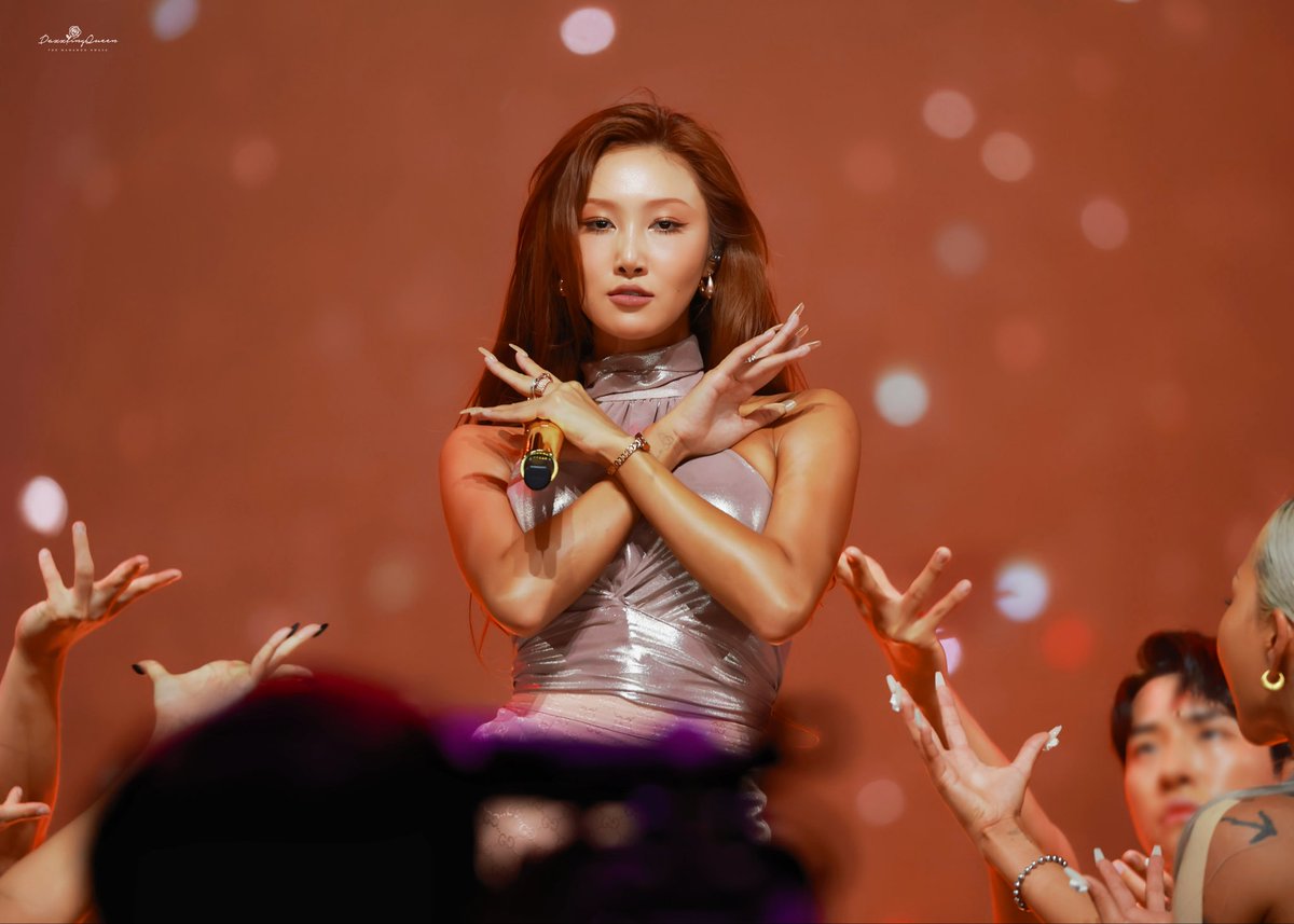 240713 K-mega concert

很幸运
我们途径了名为华莎的绽放

#FlawlessHwasaDay 
QUEEN OF TWITS DAY
#대서특필안혜진생일
#HWASA #화사