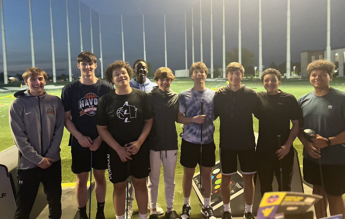 all_WIhubanks26's tweet photo. The 2024 season has come to an end. I’m really proud of the competitiveness, effort and energy from all of you. We had our highs and lows, but this group of young men really grew and developed on and off the court. https://t.co/MUXr4yEqYb