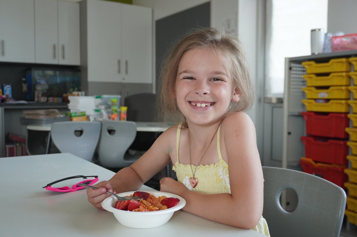 UnitedWayRegina's tweet photo. At Summer Success Camp, we know that a full belly helps fuel bright minds! That’s why we provide breakfast and snacks to keep our campers energized and focused. It’s just one more way we’re helping them shine! 🌟🍎 

#SummerSuccess #Readingby3rd #CGLR https://t.co/JSLyPv7sLa