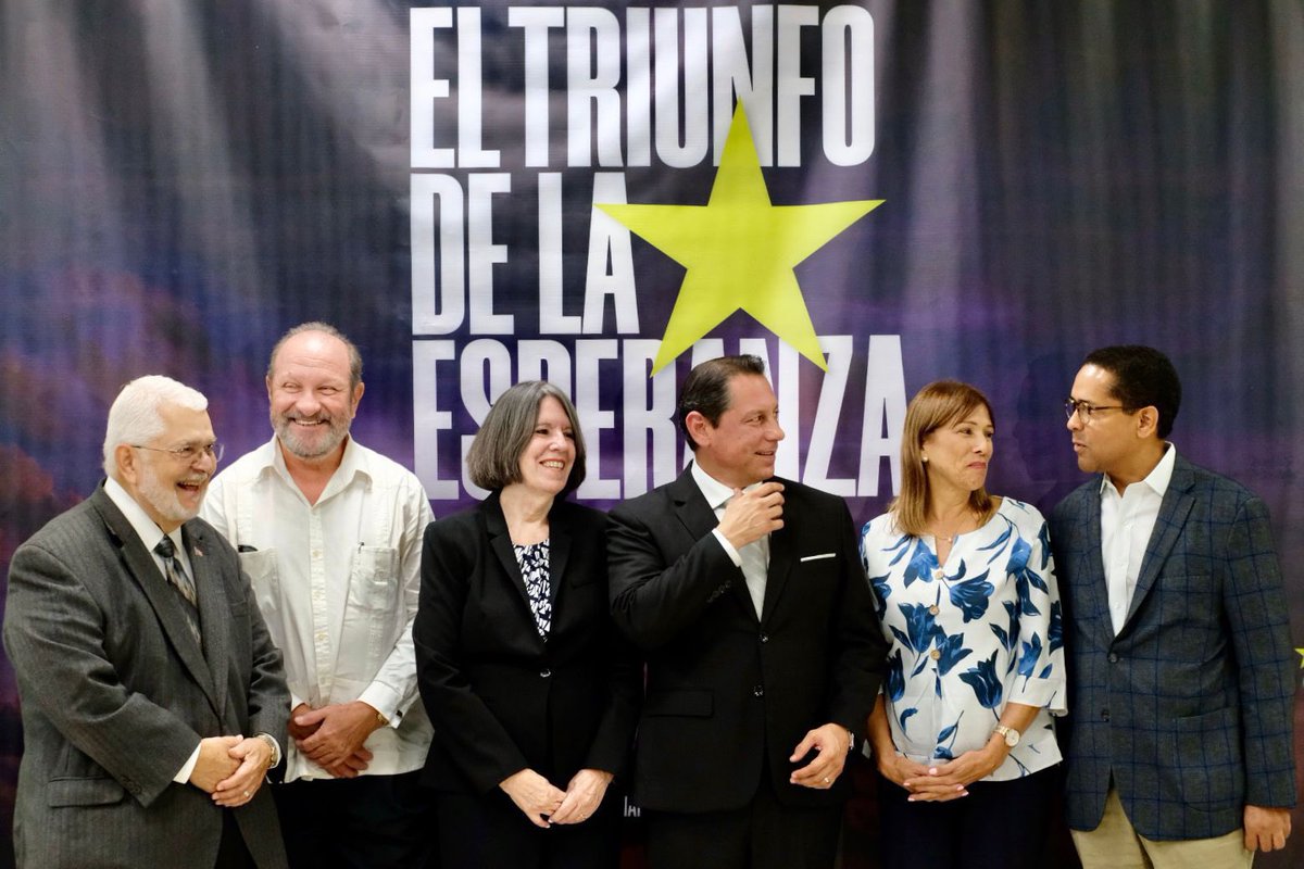 Bonita_Radio's tweet photo. El ex candidato a la Comisaría Residente del @ppdpr Rafael Cox Alomar, formará parte del grupo de asesores del candidato a la gobernación del @PIPtwitteando, Juan Dalmau, para delinear los trabajos de una Asamblea Constitucional de Status que consulte al pueblo sobre su preferencia de status. 

 “En años recientes las tres ramas constitucionales de Estados Unidos se han expresado y actuado contundentemente. Han dicho: “Puerto Rico es un territorio no incorporado sujeto a los poderes plenarios del Congreso”. Y, además, conforme a ese poder han actuado de forma antidemocrática y humillante, imponiendo una Junta de Control Fiscal, que nadie elige, con más poderes que las ramas constitucionales de nuestro gobierno”, dijo en conferencia de prensa en que anunció el grupo de trabajo compuesto por el profesor y abogado, Celia Gorrín Peralta; las abogadas, Wilma Reveron y  Maria de Lourdes Guzmán, del Movimiento Nacional Hostosiano y Movimiento Unión Soberanista, Cox Alomar y el ex presidente del Colegio de Abogados, Arturo Hernández. 

Dalmau reafirmó que el actual estatus político es antidemocrático y limita las oportunidades de desarrollo económico, político y social de Puerto Rico. “No hay duda que el estatus es un tema fundamental que debe atenderse de forma seria, justa y democrática”, puntualizó.

#status #PuertoRico