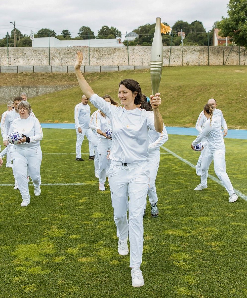 Jessy Trémoulière, porteuse de la flamme olympique.
Félicitations <a href="/JessTremouliere/">Jessy Tremouliere</a>
#Asm #Rugby #romagnat