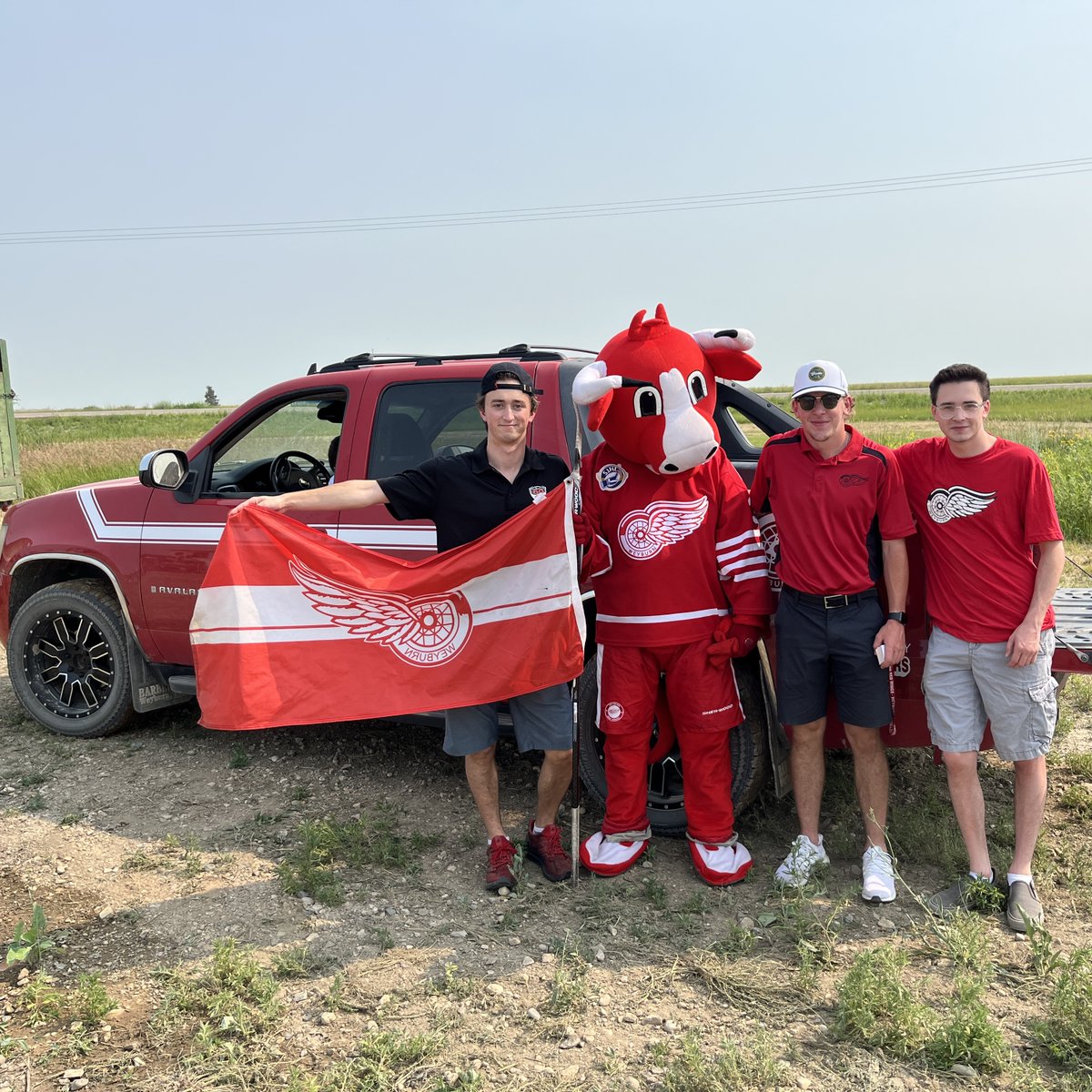 weyburnredwings's tweet photo. Great time at the Creelman Parade! Can't wait to do it again next year! ๐
#WeyburnRedWings #SJHL #Parade #Creelman https://t.co/SbiQmcgDsz