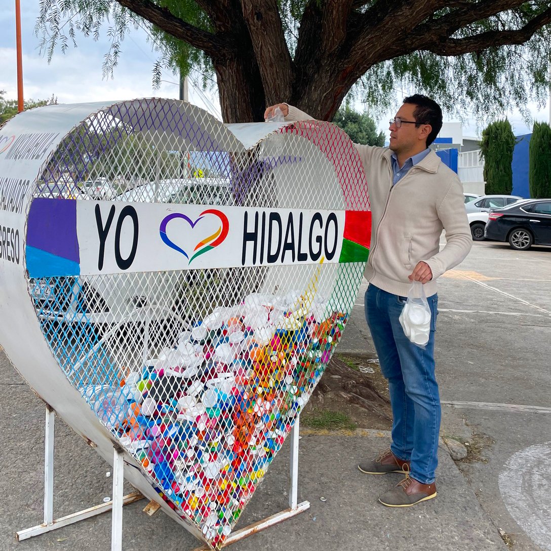 Laboratorio Santa María tweet media