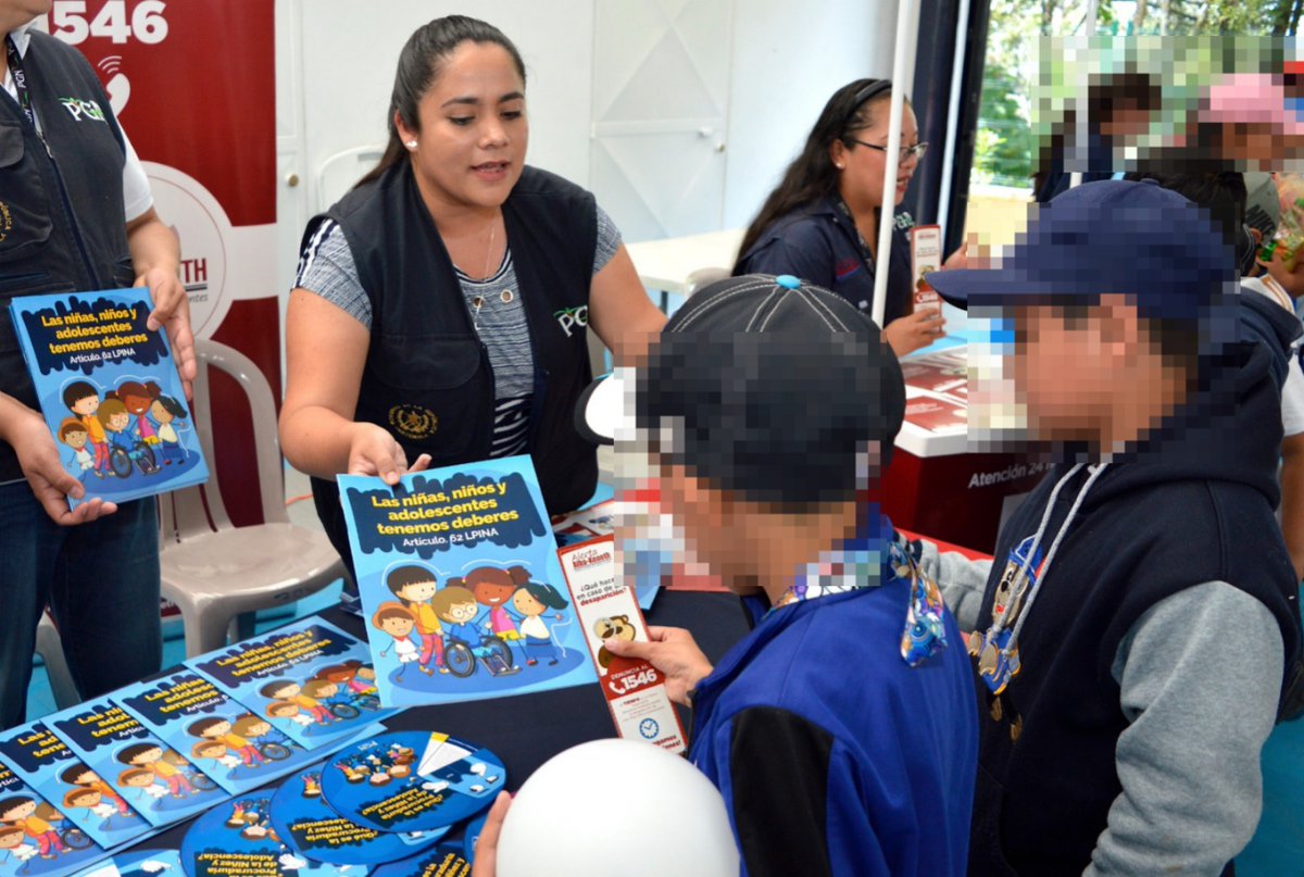 PGNguatemala's tweet photo. #AccionesPGN Niñas, niños y adolescentes de distintos centros educativos de la capital, visitaron el Centro Deportivo Erick Barrando en la zona 7, donde se desarrolló la feria informativa interinstitucional, en conmemoración del Día Mundial contra el Trabajo Infantil. https://t.co/hUL79ku594