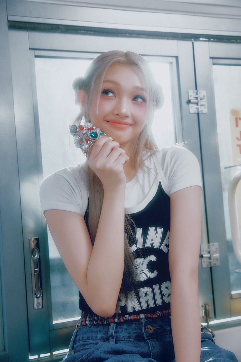 UNIS_offcl's tweet photo. UNIS 1st Single ‘CURIOUS’ 
Concept Photo GLOW-Z ver. #2

#GEHLEE #젤리당카

M/V &amp; Album Release
➜ 2024.08.06 6PM [KST]

#UNIS #유니스
#UNI_Story
#CURIOUS https://t.co/zXUTloqoBZ