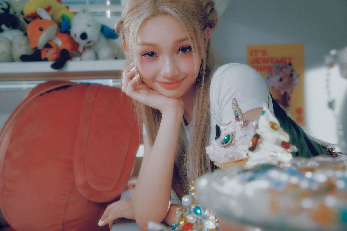 UNIS_offcl's tweet photo. UNIS 1st Single ‘CURIOUS’ 
Concept Photo GLOW-Z ver. #2

#GEHLEE #젤리당카

M/V &amp; Album Release
➜ 2024.08.06 6PM [KST]

#UNIS #유니스
#UNI_Story
#CURIOUS https://t.co/zXUTloqoBZ