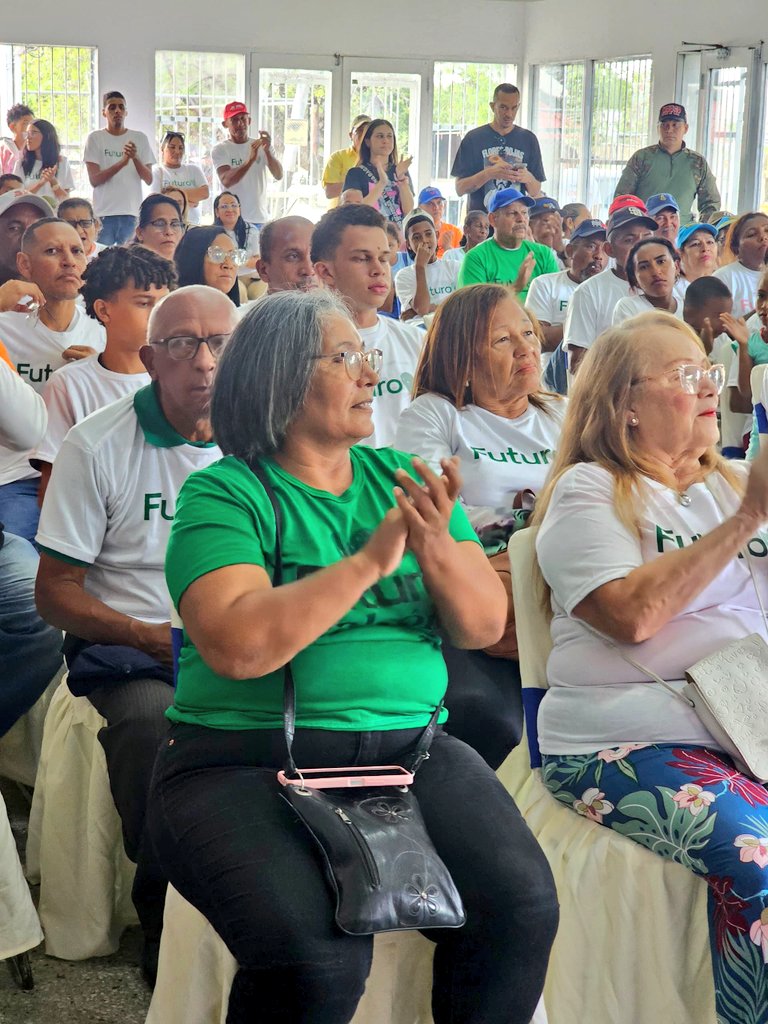 JulioGarciaZ's tweet photo. Del Zulia a Falcón y en todos los rincones de nuestro país, se prepara una victoria que pondrá a Venezuela a brillar en las próximas decadas. Así lo sentimos estas últimas horas. 

¡Futuro está en la calle apostando al Gallo pinto🐓🐓! https://t.co/ajz4Deyag0