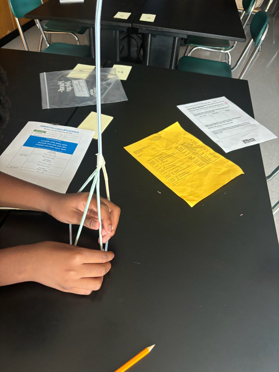 dukematbt's tweet image. #firstdayofclass #BTS @SRMHSpride #strawtowerchallenge #communitybuilding