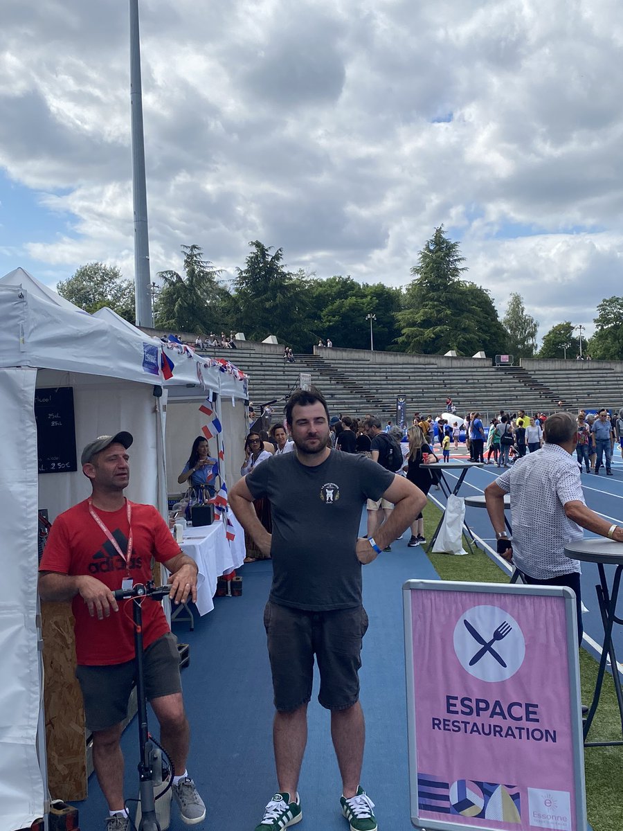 🔥 Nous y sommes et très nombreux ! 

Plus que quelques heures avant l’arrivée de la Flamme au stade Robert Bobin…