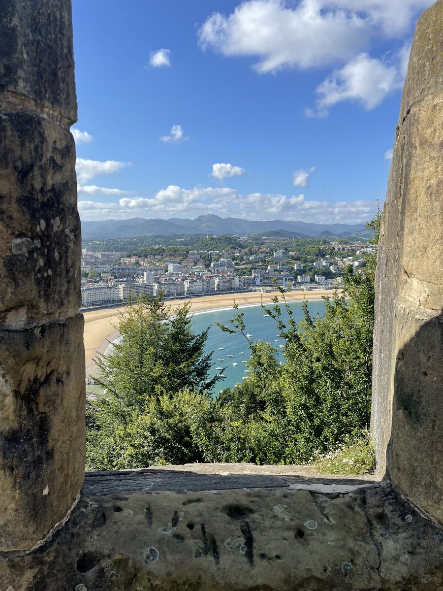 Cerca fue del castillo, el de San Sebastián. Por las barcas que amarran a la orilla del mar. <a href="/srchinarro/">sr.chinarro</a>