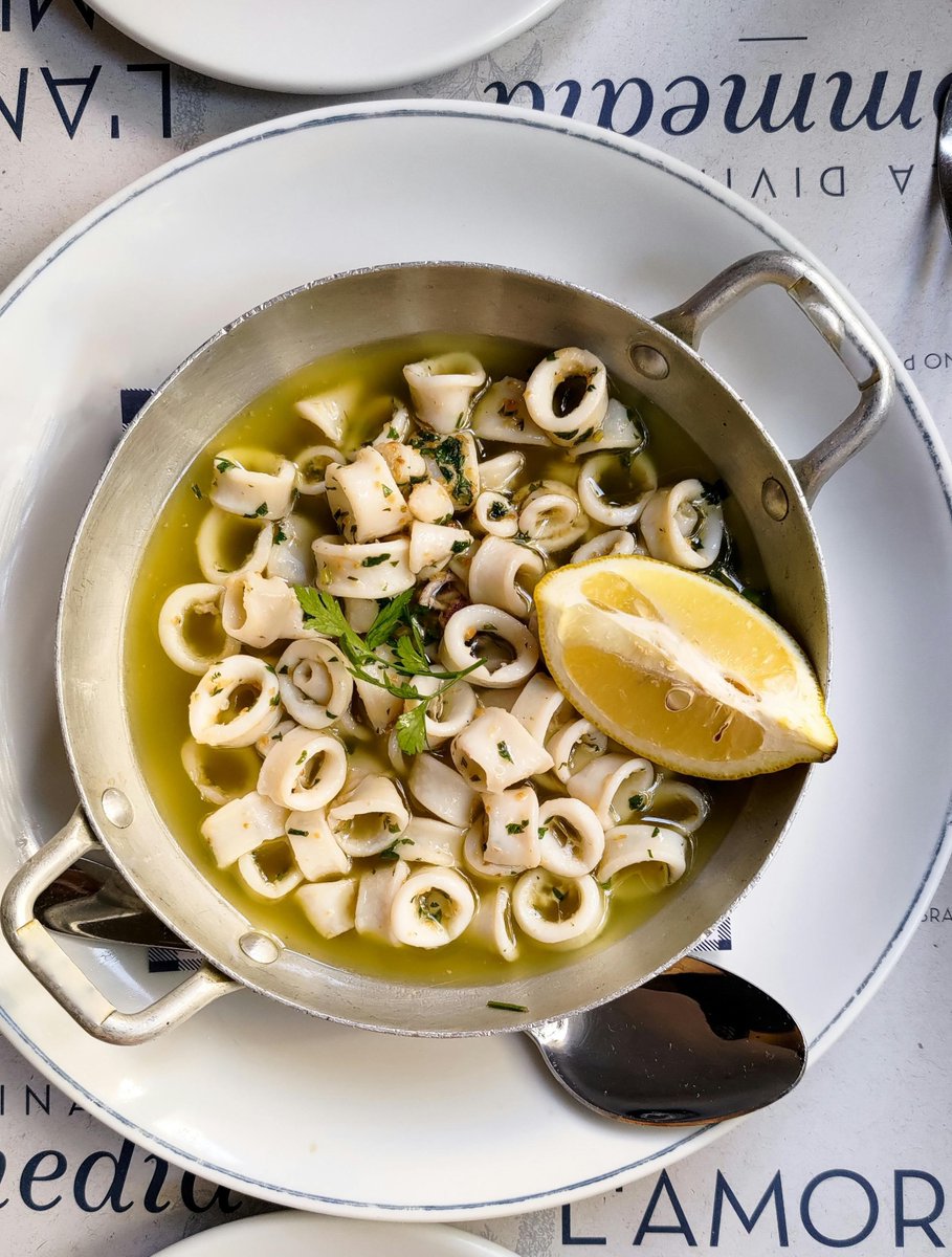 Our refresh squid can be made in so many ways. Try them in a simple sauté with garlic and wine sauce for a delicious summer meal.
#LundsFisheries #calamari #squid #MSCecolabel