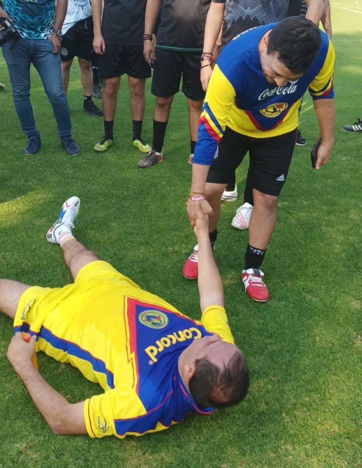 ¡Buenos días! Si un amigo cae y en tus manos está ayudarle, dale la mano y levántalo de manera sincera, no pidas nada a cambio, no esperes recompensa. 
Las acciones buenas que hagas son gracias de Dios y esa será tu mejor paga.
Vámonos a iniciar la semana #ConTokio