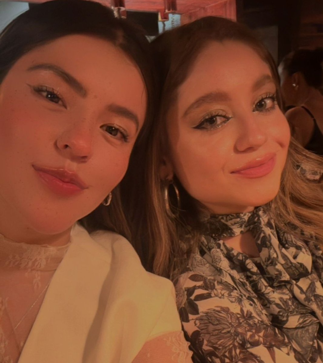 Mis favoritas 😍amoo esa foto <a href="/PPTeamLesslie/">LESSLIE POLINESIA</a> <a href="/karolsevilla/">KAROL SEVILLA</a>