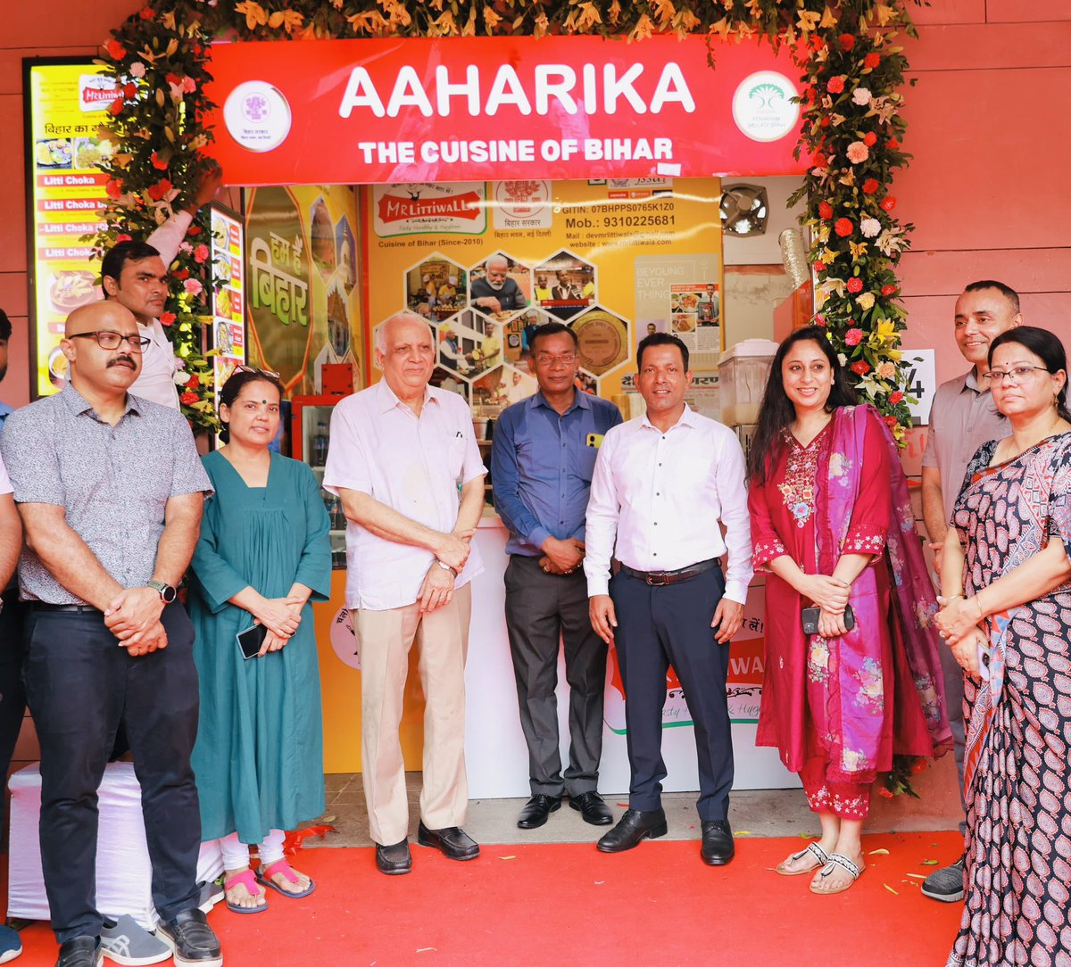 kundan_ias's tweet photo. Happy to inaugurate "Aaharika - The Cuisine of Bihar" by Mr Littiwala at India Gate! This new eatery will bring the rich flavors of Bihar to Delhi, offering delicious dishes at very reasonable prices. @IPRD_Bihar @NitishKumar @biharfoundation @TourismBiharGov
@MoHUA_India https://t.co/cZK33UCyQp
