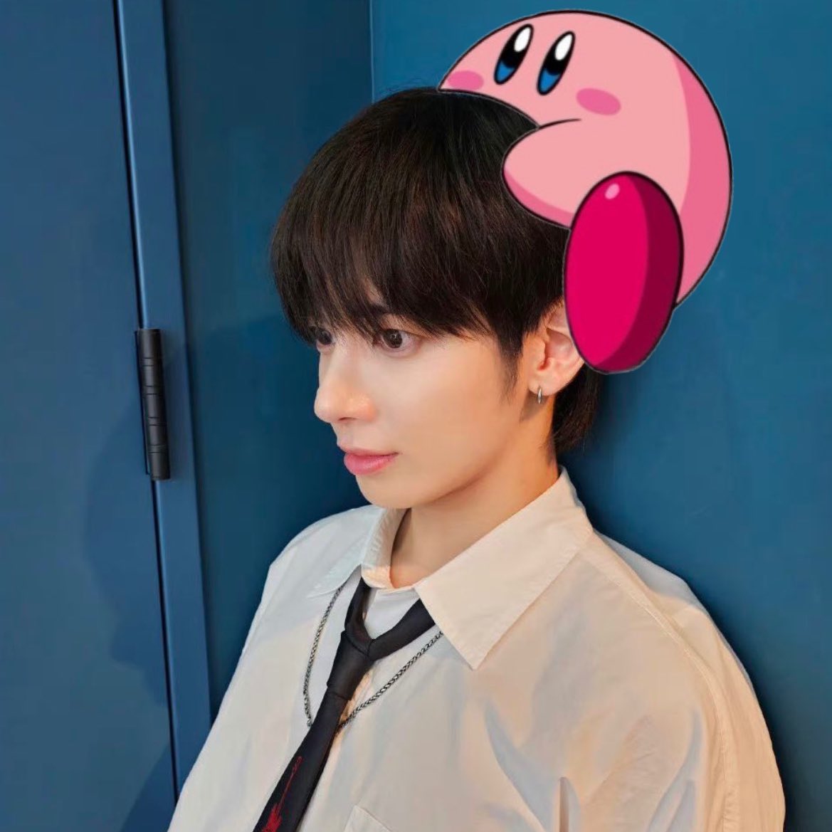 dailytaehyunie's tweet photo. kirby nooo !! don’t eat taehyunieee :( https://t.co/99DDSjxfTs