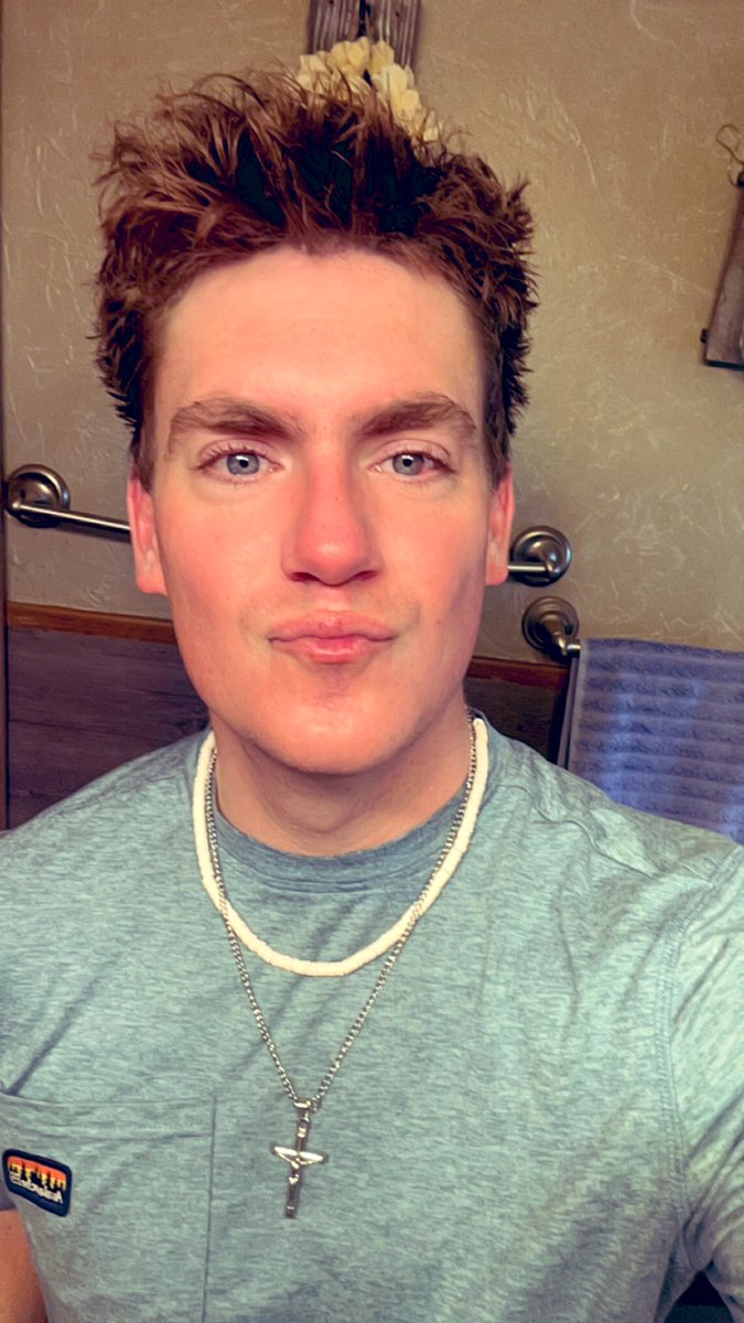 bryce11x11's tweet image. Simpletics is part of my everyday routine for my hair, and it’s made a big difference! The  Pinã Colada, Sandalwood, and Vanilla are all great scents! Source: Son of a professional cosmetologist. Pair with an oil and pomade/clay of your choice, and you are golden! You will get a